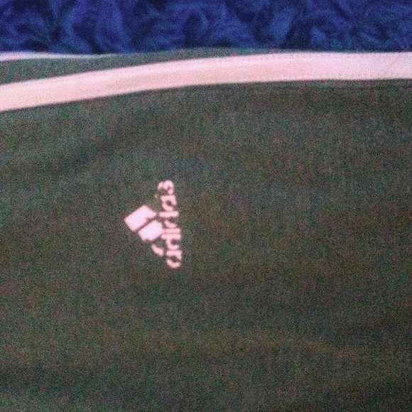 Adidas Women's leggings. Gray with ight pink stripes down the sides. Comfortable - Picture 5 of 5